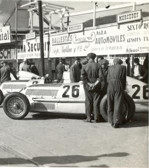Imagen de carrera de coches antigua con el logotipo Rozalma Anuncio antiguo de Rozalma