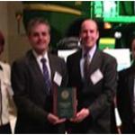 Bellota récompensé comme fournisseur par John Deere. John Deere récompense Bellota PARTNER.
